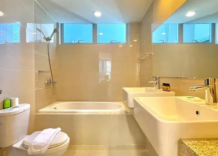 Uptown Parksuites - Elegant 2 Bedroom Unit With Balcony In Bgc * Manila