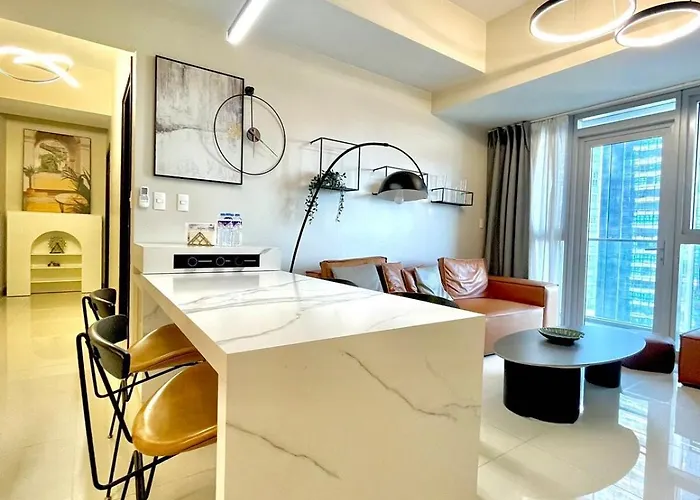 Uptown Parksuites - Elegant 2 Bedroom Unit With Balcony In Bgc Apartment Manila