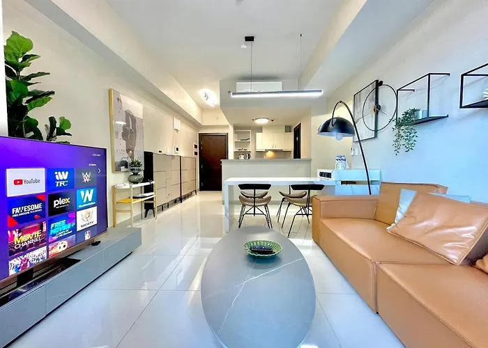 Uptown Parksuites - Elegant 2 Bedroom Unit With Balcony In Bgc Manila