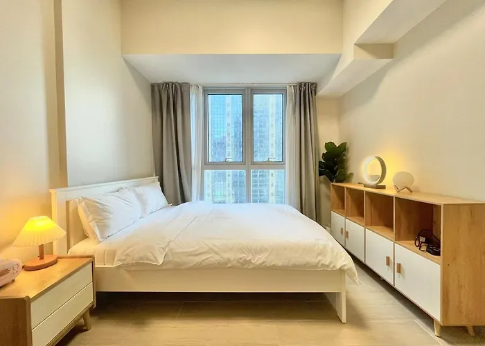 Uptown Parksuites - Elegant 2 Bedroom Unit With Balcony In Bgc Manila