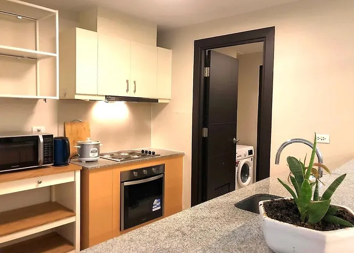 Apartment Uptown Parksuites - Elegant 2 Bedroom Unit With Balcony In Bgc Manila