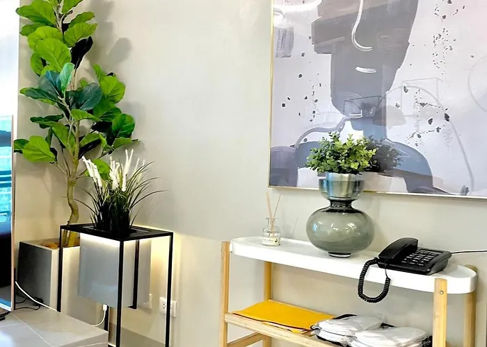 Apartment Uptown Parksuites - Elegant 2 Bedroom Unit With Balcony In Bgc