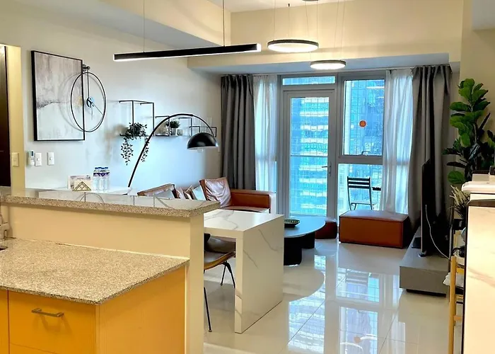 Uptown Parksuites - Elegant 2 Bedroom Unit With Balcony In Bgc *