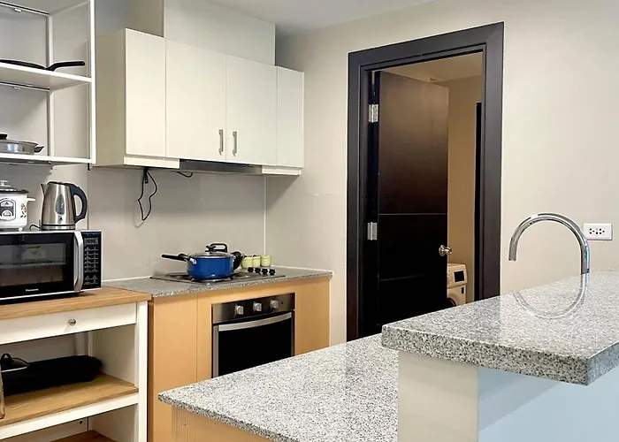 Uptown Parksuites - Elegant 2 Bedroom Unit With Balcony In Bgc * Manila