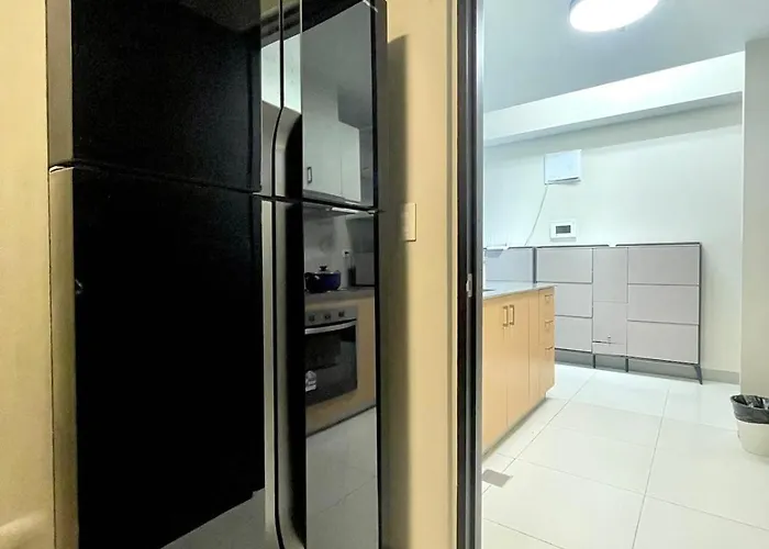 Uptown Parksuites - Elegant 2 Bedroom Unit With Balcony In Bgc Apartment Manila