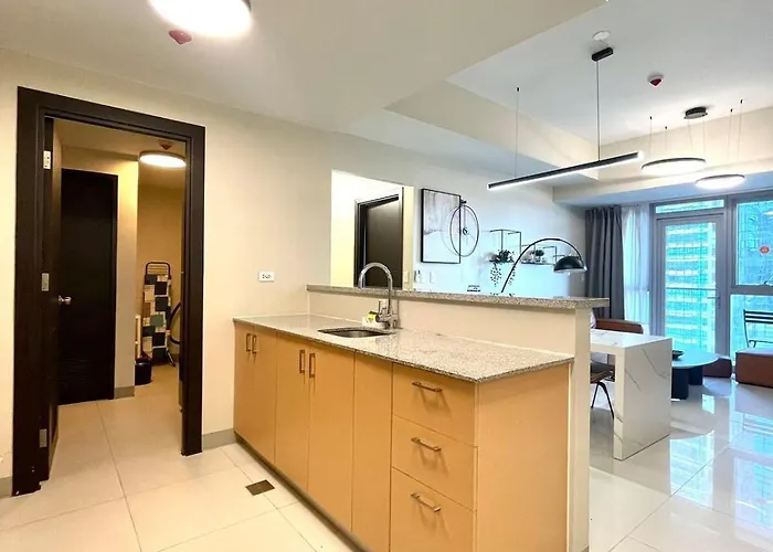 Uptown Parksuites - Elegant 2 Bedroom Unit With Balcony In Bgc * Manila