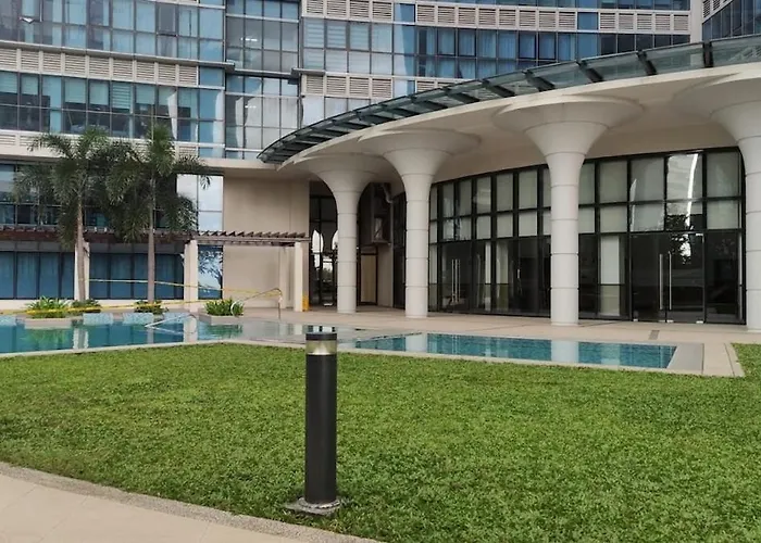 Apartment Uptown Parksuites - Elegant 2 Bedroom Unit With Balcony In Bgc