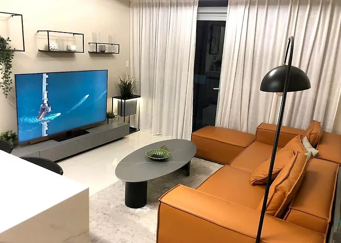 Uptown Parksuites - Elegant 2 Bedroom Unit With Balcony In Bgc *
